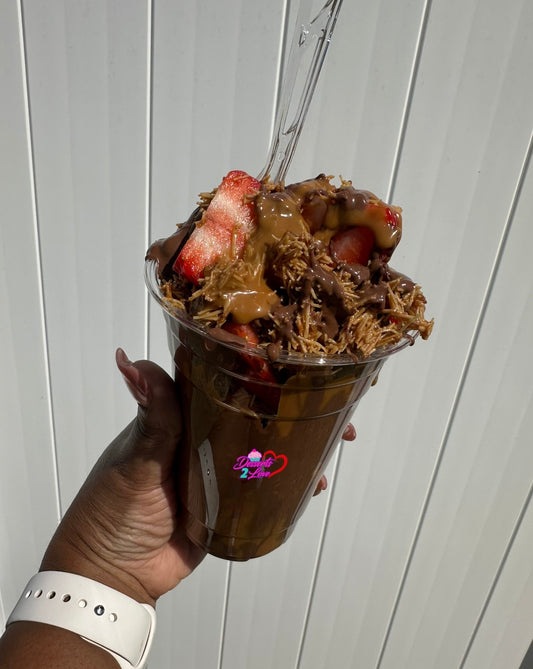 Dubai Biscoff Chocolate Strawberry Cup